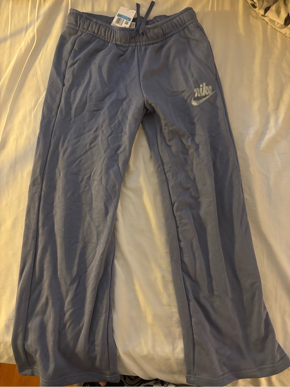 Nike Women's Wide Leg Sweatpants
Size M